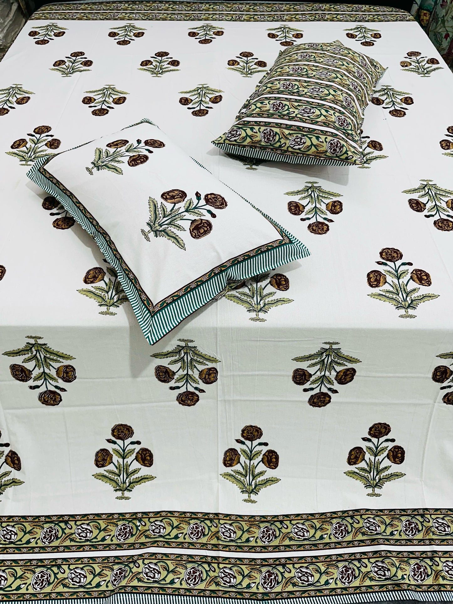 Paramphera Collection 280 TC Pure Cotton King Size Bedsheet with 2 Pillow Covers |  Printed Bedding | 103 x 108 Inches