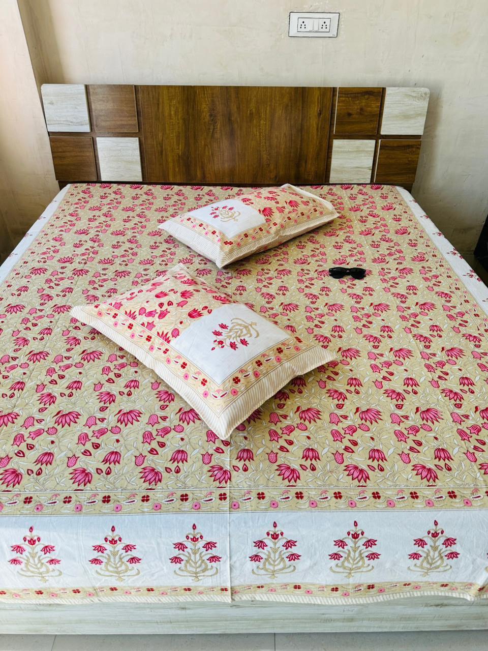 Paramphera Gulabi Floral King Size Cotton Bedsheet